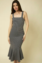 Load image into Gallery viewer, SLEEVELESS CHECK PRINT MERMAID MIDI DRESS
