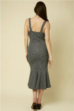 Load image into Gallery viewer, SLEEVELESS CHECK PRINT MERMAID MIDI DRESS
