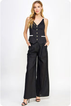 Load image into Gallery viewer, BUTTON DOWN LINEN VEST WITH CONTRAST PIPING DETAILS
