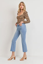 Load image into Gallery viewer, Light Blue Denim Cropped Flare Jeans
